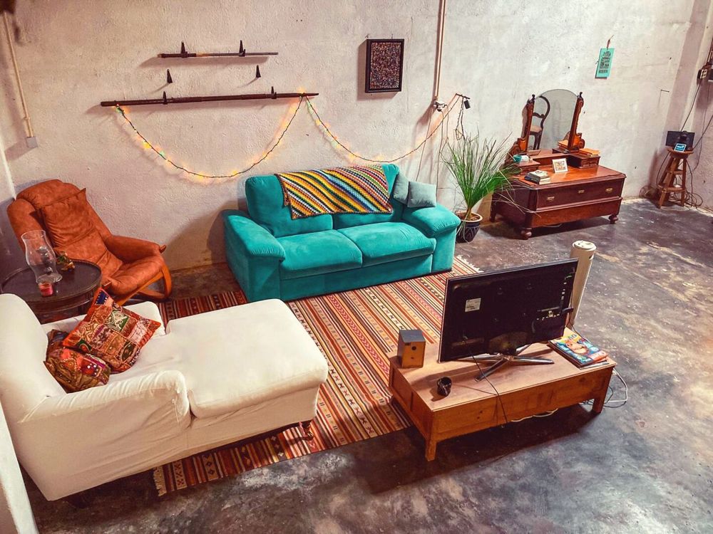 The lounge with the teal sofa