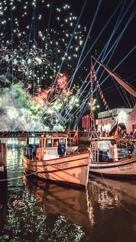 Fireworks over the boats at the Montijo festival